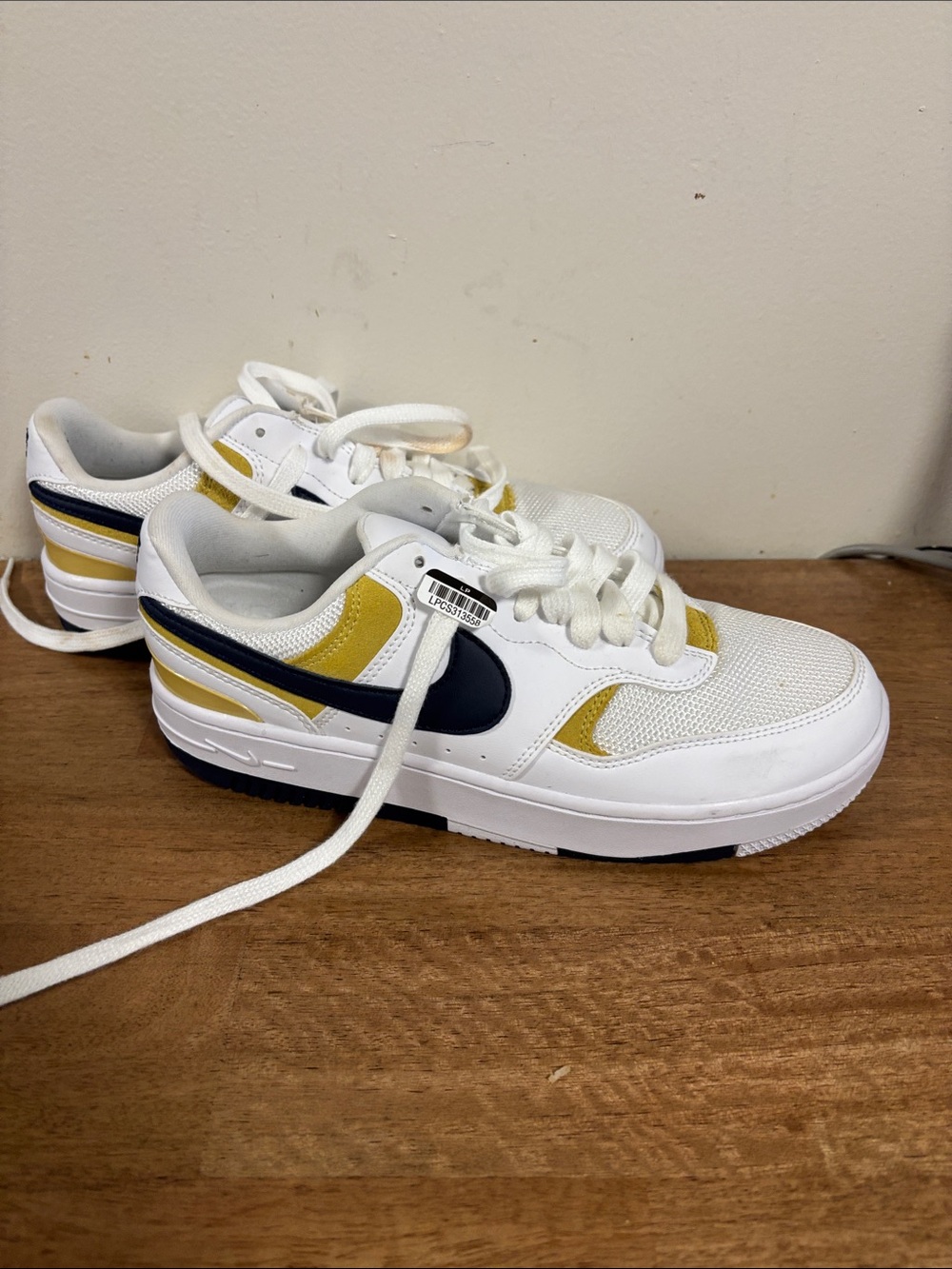 Nike Gamma force Whit/ Soft Sneakers size 8 New